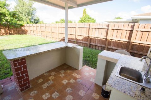 House in Miami Gardens, Florida 4 bedrooms, 141.68 sq.m. № 1857518 - photo 21