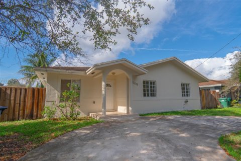 Снять в аренду виллу или дом в Майами-Гарденс, Флорида 5 спален, 141.68м2, № 1857518 - фото 20