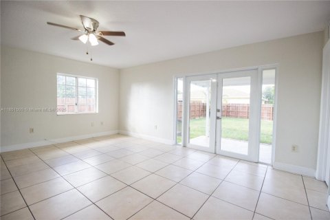 House in Miami Gardens, Florida 4 bedrooms, 141.68 sq.m. № 1857518 - photo 4