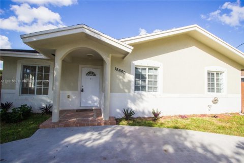 House in Miami Gardens, Florida 4 bedrooms, 141.68 sq.m. № 1857518 - photo 2