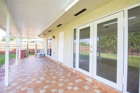 House in Miami Gardens, Florida 4 bedrooms, 141.68 sq.m. № 1857518 - photo 17