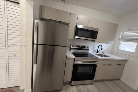 Apartamento en alquiler en Miami, Florida, 2 dormitorios, 62.71 m2 № 2029093 - foto 6
