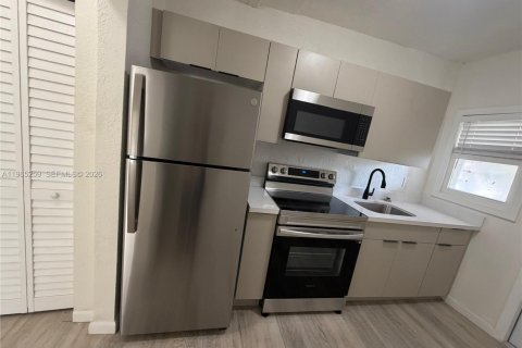 Apartamento en alquiler en Miami, Florida, 2 dormitorios, 62.71 m2 № 2029093 - foto 7