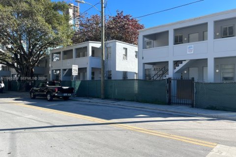 Apartamento en alquiler en Miami, Florida, 2 dormitorios, 62.71 m2 № 2029093 - foto 2