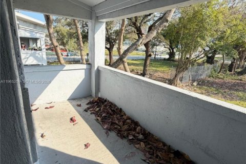 Apartamento en alquiler en Miami, Florida, 2 dormitorios, 62.71 m2 № 2029093 - foto 3