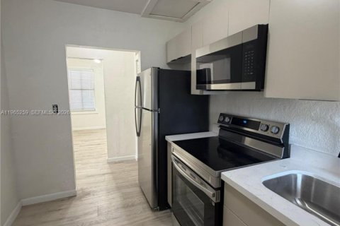Apartamento en alquiler en Miami, Florida, 2 dormitorios, 62.71 m2 № 2029093 - foto 8