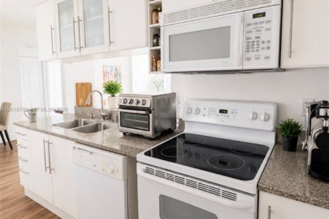 Copropriété à vendre à Miami, Floride: 1 chambre, 69.58 m2 № 2256736 - photo 11