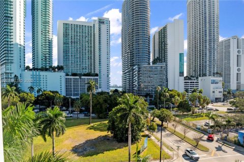 Copropriété à vendre à Miami, Floride: 1 chambre, 69.58 m2 № 2256736 - photo 2
