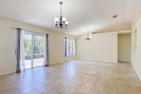 House in Clermont, Florida 4 bedrooms, 137.59 sq.m. № 2238002 - photo 8
