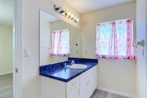 House in Clermont, Florida 4 bedrooms, 137.59 sq.m. № 2238002 - photo 23