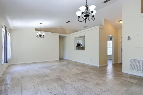 House in Clermont, Florida 4 bedrooms, 137.59 sq.m. № 2238002 - photo 10