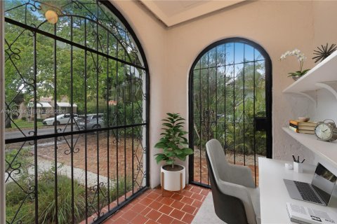 Villa ou maison à vendre à Coral Gables, Floride: 3 chambres, 149.11 m2 № 2064780 - photo 19