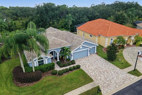 House in New Port Richey, Florida 4 bedrooms, 255.02 sq.m. № 2405665 - photo 3