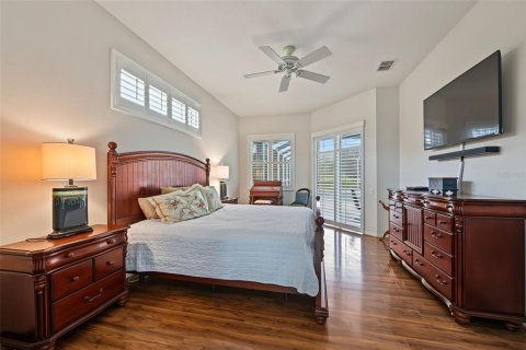 House in New Port Richey, Florida 4 bedrooms, 255.02 sq.m. № 2405665 - photo 16
