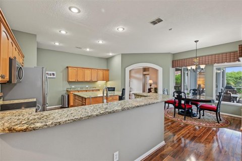 House in New Port Richey, Florida 4 bedrooms, 255.02 sq.m. № 2405665 - photo 12