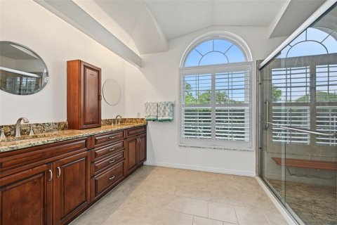House in New Port Richey, Florida 4 bedrooms, 255.02 sq.m. № 2405665 - photo 18