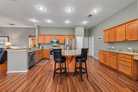 House in New Port Richey, Florida 4 bedrooms, 255.02 sq.m. № 2405665 - photo 8