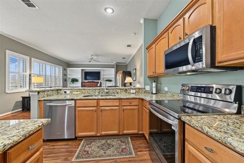 House in New Port Richey, Florida 4 bedrooms, 255.02 sq.m. № 2405665 - photo 11