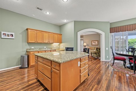 House in New Port Richey, Florida 4 bedrooms, 255.02 sq.m. № 2405665 - photo 9