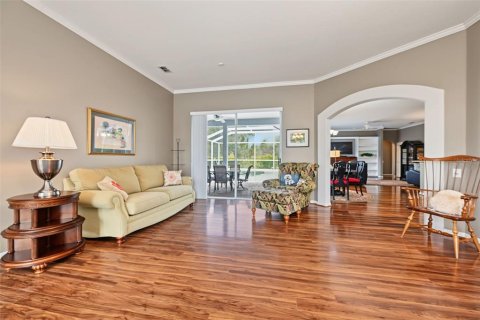 House in New Port Richey, Florida 4 bedrooms, 255.02 sq.m. № 2405665 - photo 6