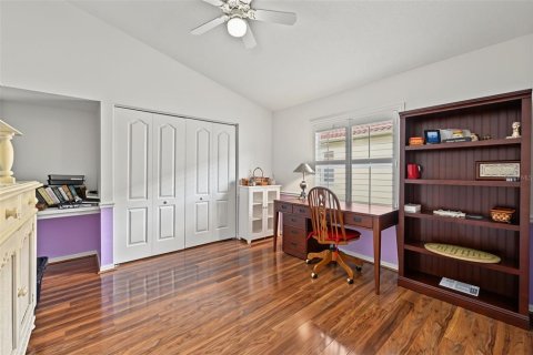 House in New Port Richey, Florida 4 bedrooms, 255.02 sq.m. № 2405665 - photo 23