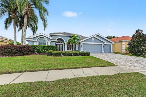House in New Port Richey, Florida 4 bedrooms, 255.02 sq.m. № 2405665 - photo 2