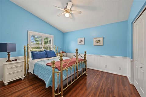 House in New Port Richey, Florida 4 bedrooms, 255.02 sq.m. № 2405665 - photo 24