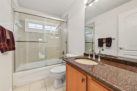 House in New Port Richey, Florida 4 bedrooms, 255.02 sq.m. № 2405665 - photo 22