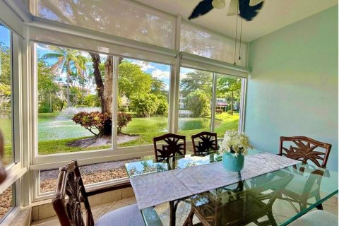 Condo in Lauderdale Lakes, Florida, 2 bedrooms № 2249297 - photo 3