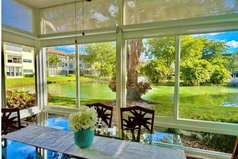 Condo in Lauderdale Lakes, Florida, 2 bedrooms № 2249297