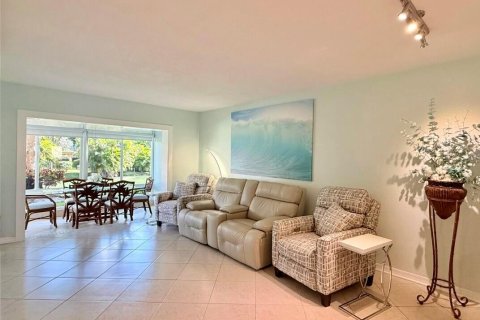 Condo in Lauderdale Lakes, Florida, 2 bedrooms № 2249297 - photo 16