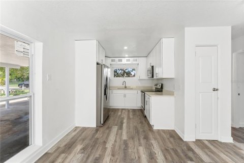 House in Apollo Beach, Florida 3 bedrooms, 130.34 sq.m. № 2094957 - photo 4