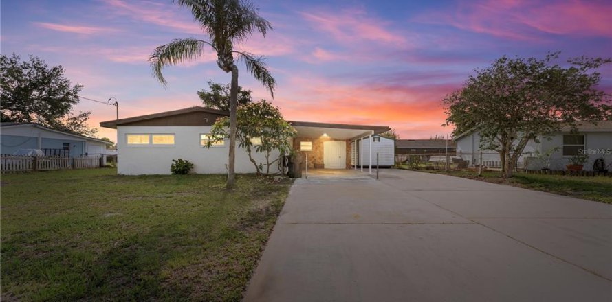 House in Apollo Beach, Florida 3 bedrooms, 130.34 sq.m. № 2094957