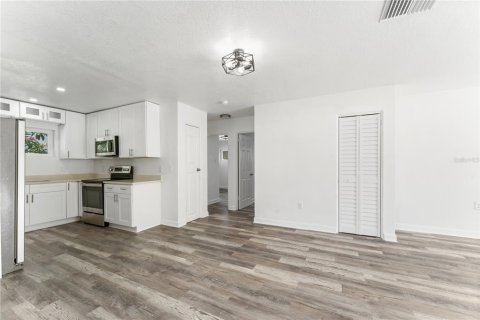 House in Apollo Beach, Florida 3 bedrooms, 130.34 sq.m. № 2094957 - photo 2