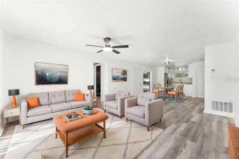 House in Apollo Beach, Florida 3 bedrooms, 130.34 sq.m. № 2094957 - photo 8