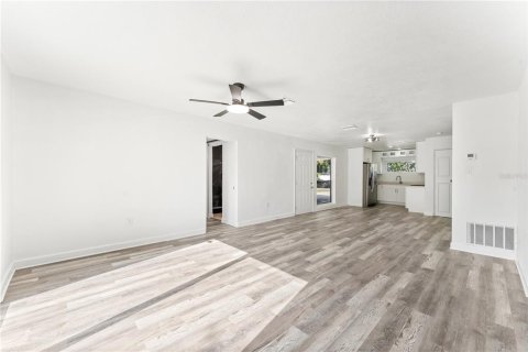 House in Apollo Beach, Florida 3 bedrooms, 130.34 sq.m. № 2094957 - photo 7