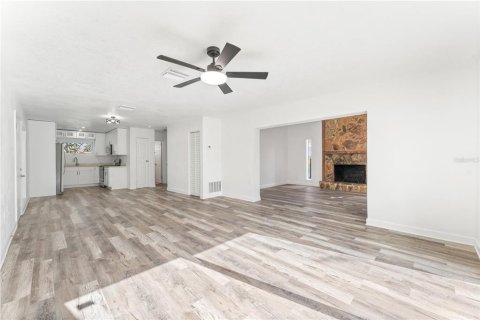 House in Apollo Beach, Florida 3 bedrooms, 130.34 sq.m. № 2094957 - photo 6