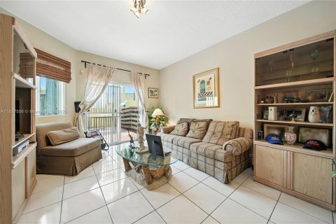 Townhouse in Miami, Florida 3 bedrooms, 165.37 sq.m. № 1799094 - photo 7