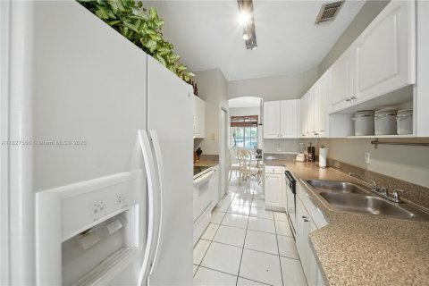 Townhouse in Miami, Florida 3 bedrooms, 165.37 sq.m. № 1799094 - photo 6
