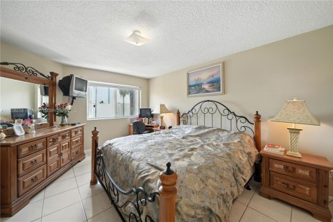 Townhouse in Miami, Florida 3 bedrooms, 165.37 sq.m. № 1799094 - photo 10