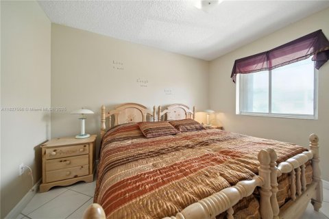 Townhouse in Miami, Florida 3 bedrooms, 165.37 sq.m. № 1799094 - photo 15