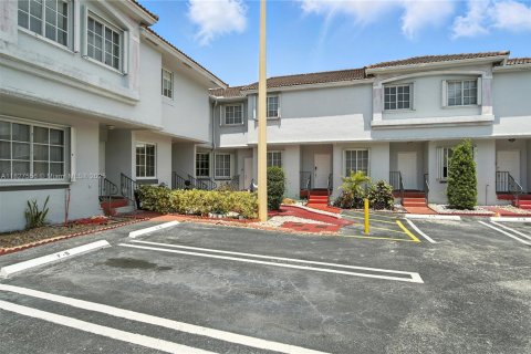 Townhouse in Miami, Florida 3 bedrooms, 165.37 sq.m. № 1799094 - photo 23