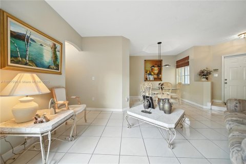 Townhouse in Miami, Florida 3 bedrooms, 165.37 sq.m. № 1799094 - photo 3