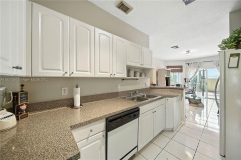 Townhouse in Miami, Florida 3 bedrooms, 165.37 sq.m. № 1799094 - photo 5