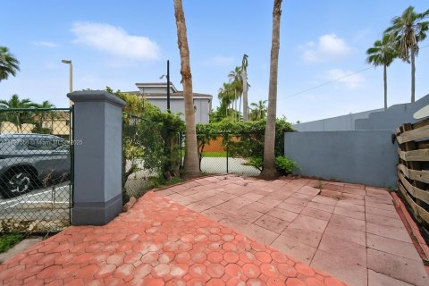 Townhouse in Miami, Florida 3 bedrooms, 165.37 sq.m. № 1799094 - photo 21