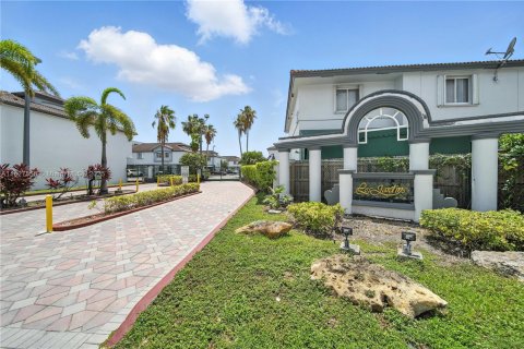 Townhouse in Miami, Florida 3 bedrooms, 165.37 sq.m. № 1799094 - photo 26