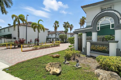 Townhouse in Miami, Florida 3 bedrooms, 165.37 sq.m. № 1799094 - photo 25