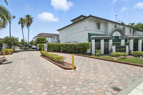 Townhouse in Miami, Florida 3 bedrooms, 165.37 sq.m. № 1799094 - photo 24