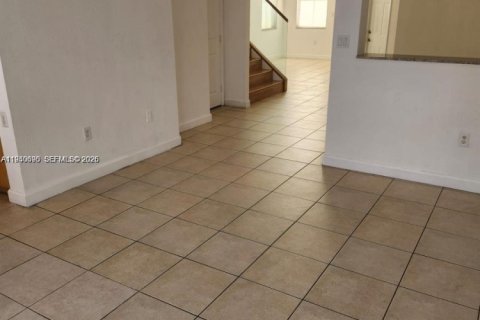 Touwnhouse à louer à Miami, Floride: 4 chambres, 166.57 m2 № 2006985 - photo 2