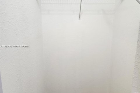 Touwnhouse à louer à Miami, Floride: 4 chambres, 166.57 m2 № 2006985 - photo 16